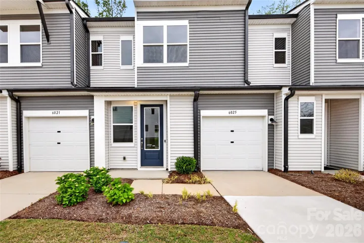 2-Story low maintenance living in Charlotte, NC