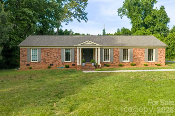 Welcome to 2186 Wentworth Drive