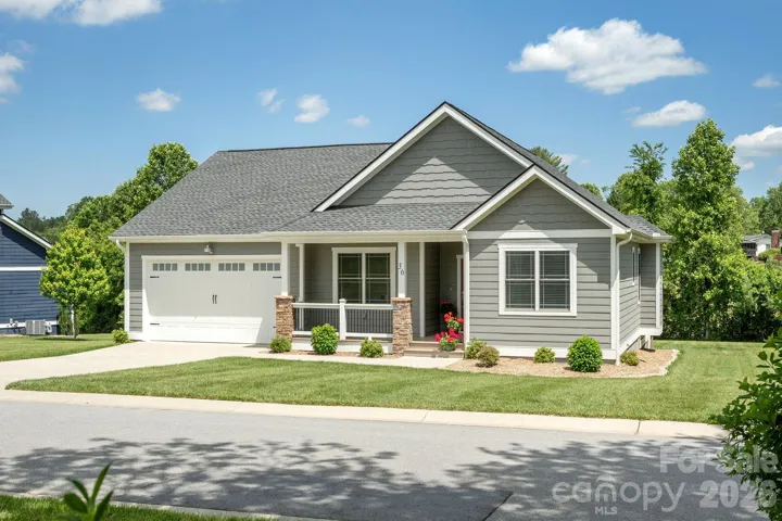 One-level living, Move-in Ready, Meticulously maintained!