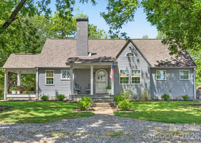 Modern Farmhouse-completely renovated-large lot-mature trees.