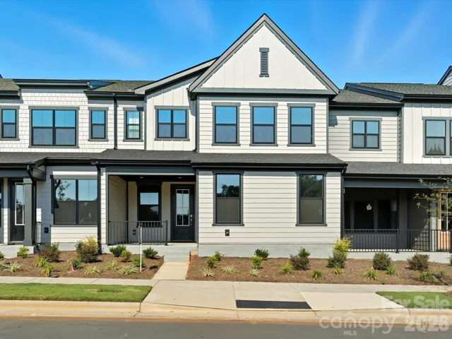 Low maintenance living near Lake Wylie