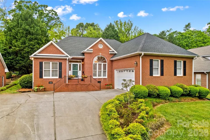 Welcome to 943 Argyle Ct!