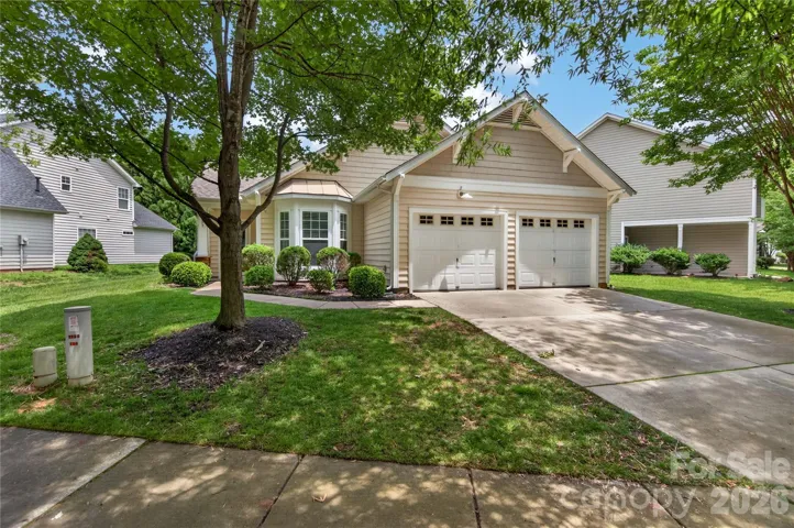 Charming Craftsman cottage in Callonwood
