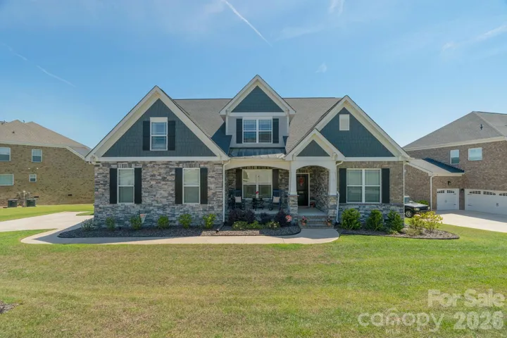 1050 Emerald Creek