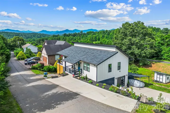 Beautiful Home with year round mountain Views