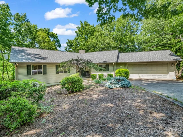 120 Lakewood Dr.