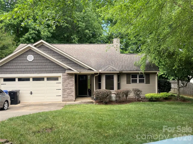 Great One Level House with Large lot near N. Main St.