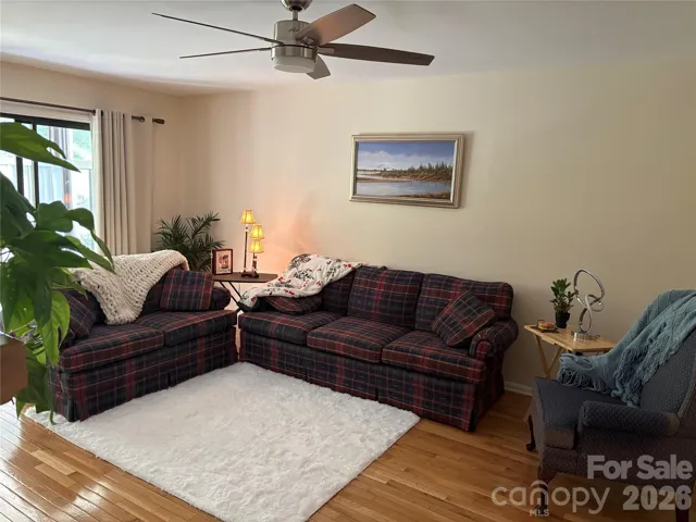 Hendersonville NC charming condo