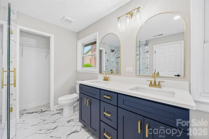 Beautiful ensuite bathroom off the main floor primary