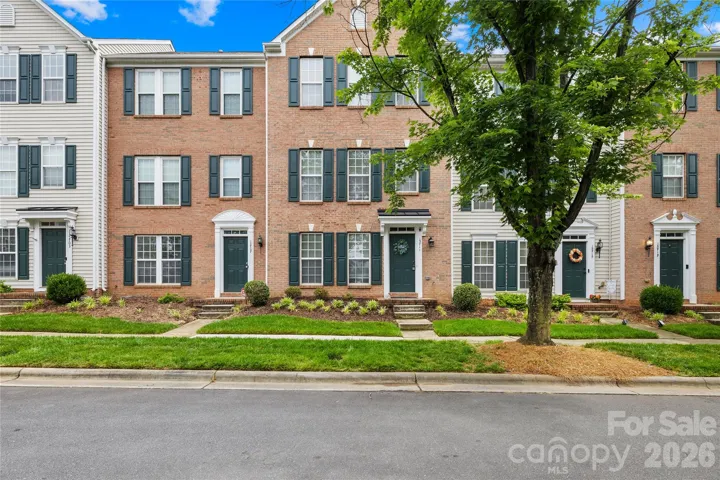 15711 King Louis Ct, Charlotte, NC