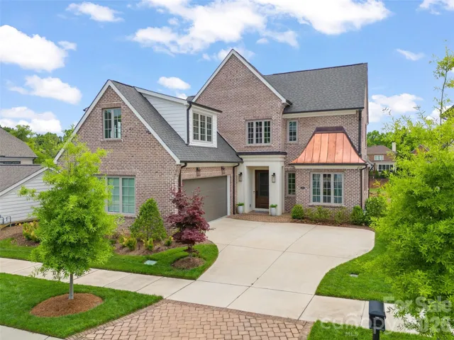 Beautiful Simoni Basement home