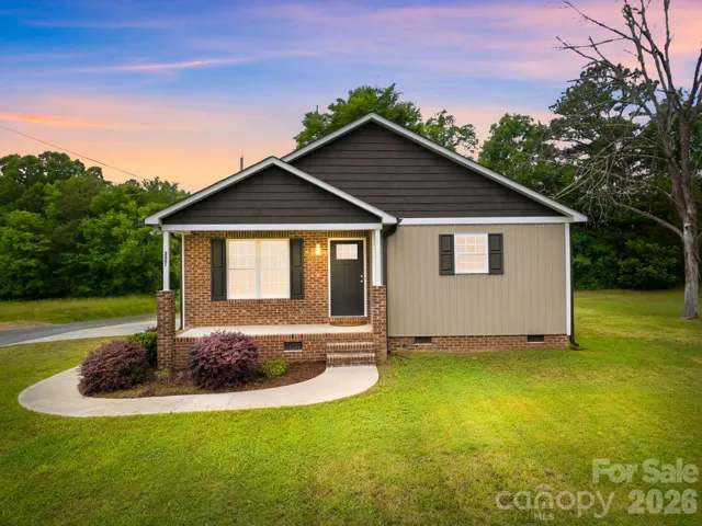 Welcome Home to country living with no HOA!