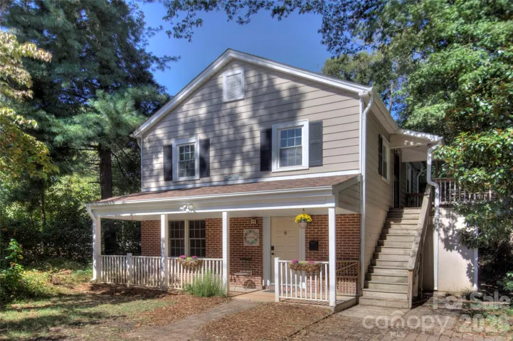 Welcome to 1717 Hamorton Place! One-block from Plaza Midwood's restaurants, shops, bars, and grocery store.