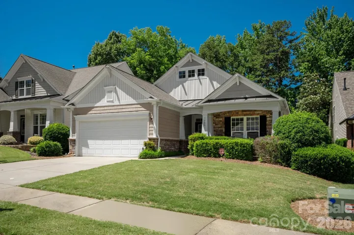 Lawn maintenance Included in HOA!