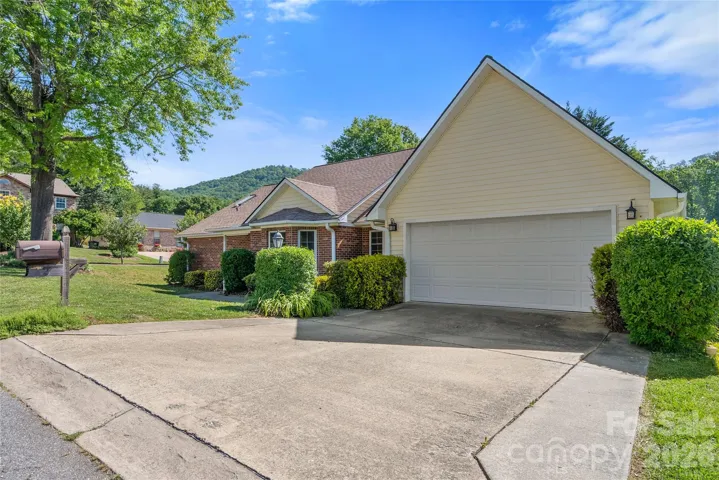 Mountain views and a flat 1/4 acre in a great neighborhood