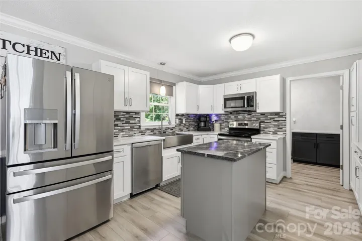 new cabinets, floors & quartz countertops in 2025