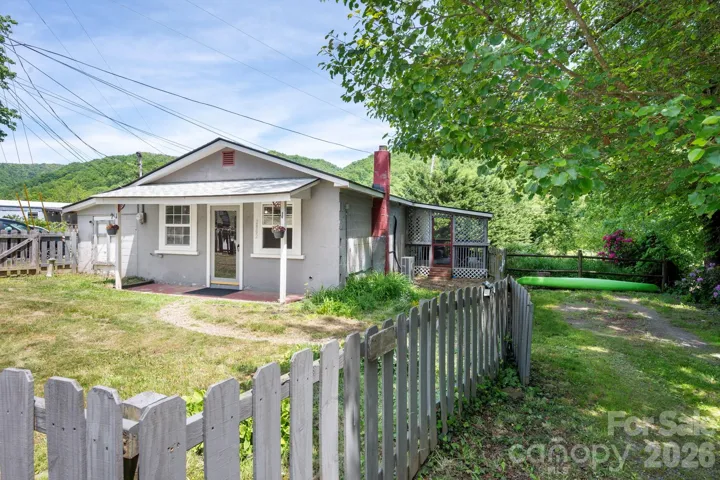 Quaint Home in Beaverdam Valley