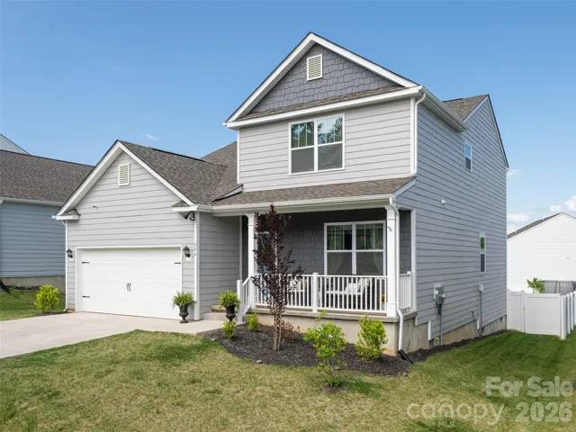 Welcome to 596 Country Oak!
