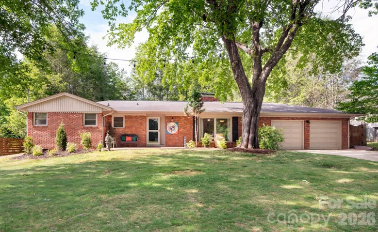 Welcome to 25 Bevlyn Drive!