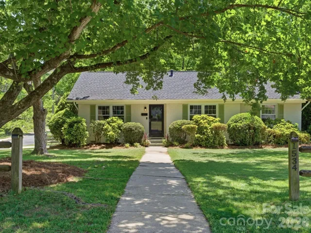 Welcome to 1534 Edgewater!