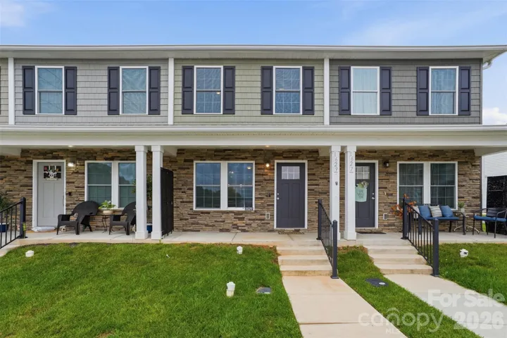 1629 Oak Leaf Dr NW, Hickory NC