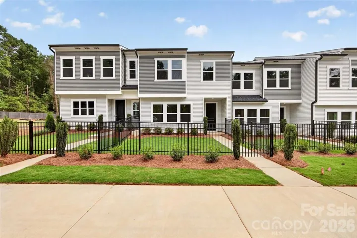 2 story townhome with fenced front yard
