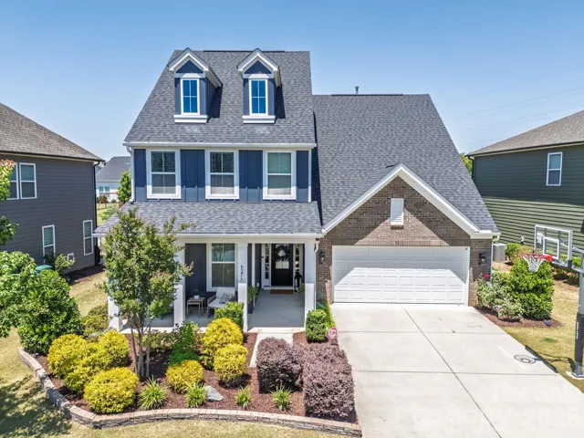 Level Driveway and Lot in Cul-de-sac