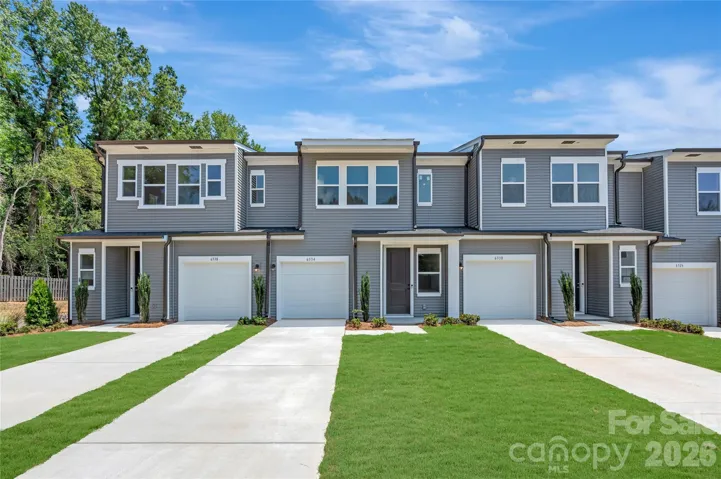 Low maintenance 2-story townhome in Charlotte, NC