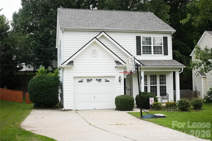 3BR 2.5BA, fenced back yard