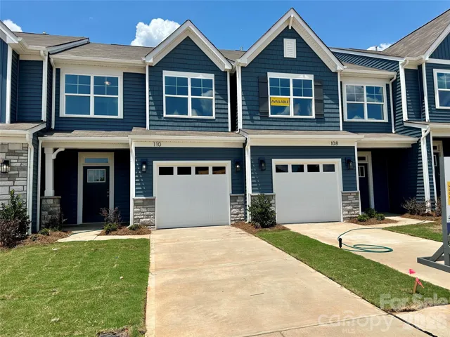 Homesite 4 features an Ashland E floorplan