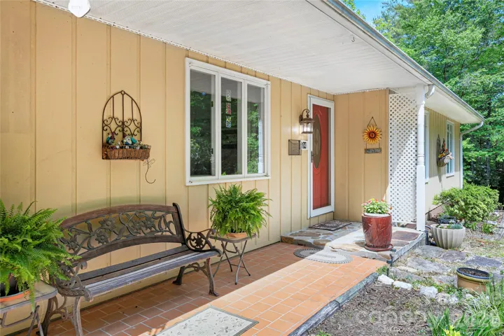 Covered Front Porch for relaxing and enjoying the Mountain Laurel and other flowers in bloom in the spring.!