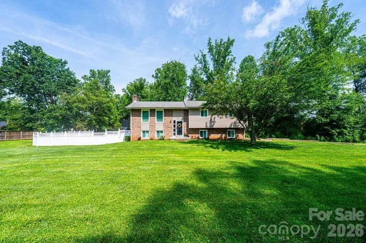 Wonderful split foyer with inground pool