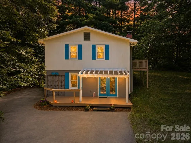 4 BEDROOMS + 1.4 ACRES + NO HOA + NEW ROOF + MINUTES TO DOWNTOWN BLACK MOUNTAIN!