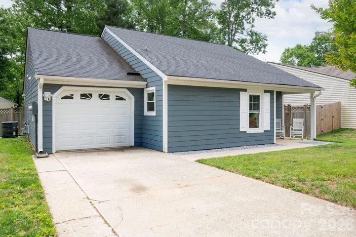 Welcome home to 54 Foxberry Drive