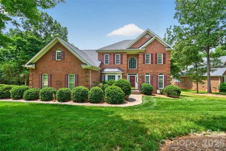 1900 Crestgate Dr front