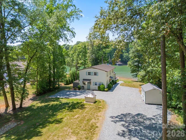Charming Lake Norman retreat with timeless curb appeal and wide deep cove