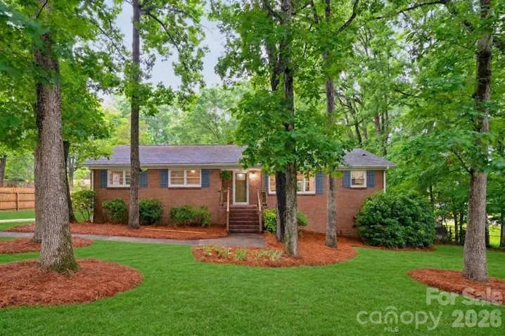 Spacious front lawn