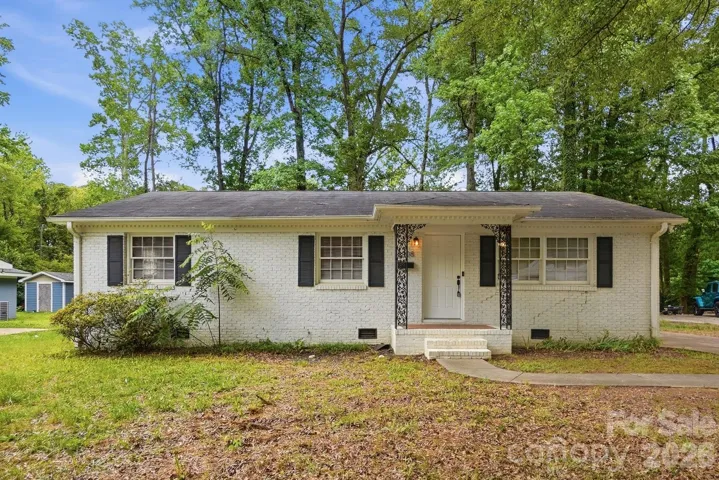 6308 Cove Creek Dr, Charlotte, NC 28215