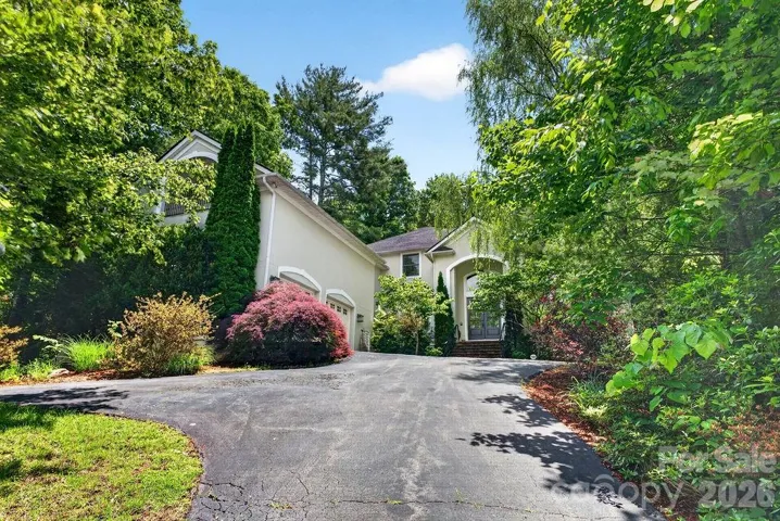 Welcome to 94 Oak Hollow Dr.