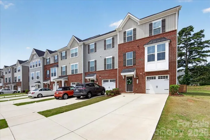Desirable End Unit in Fort Mill