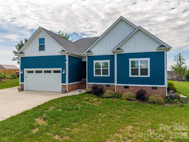 Welcome to 2725 Eagle Drive