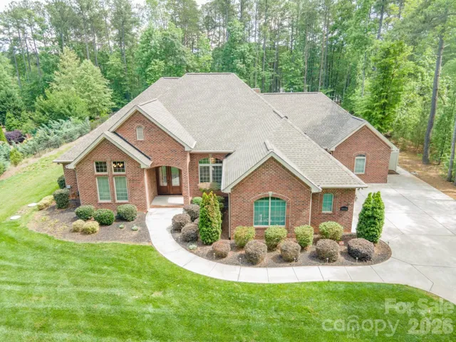 Welcome to 6410 Harbor Oaks Drive