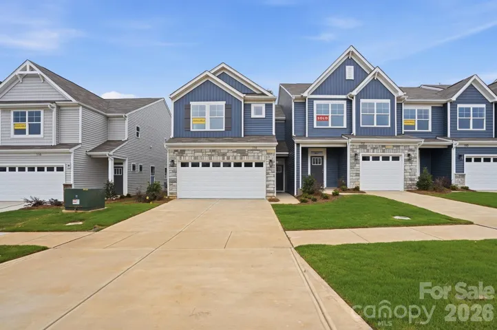 Homesite 6 features an Elijah F floorplan