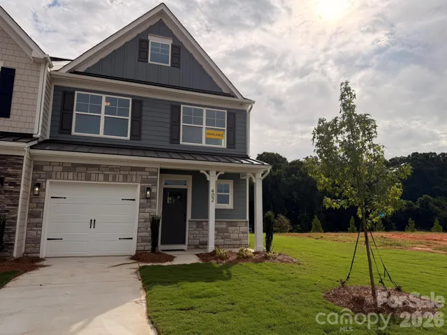 Homesite 104 features a Cary H floorplan