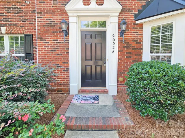 Welcome to 20528 Harbor View Drive