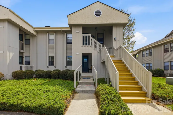 Welcome to 2305 Abbey Cir