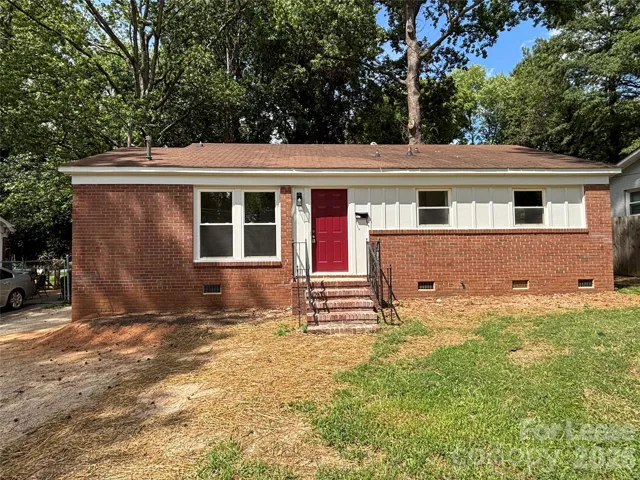 Front with parking for 4 cars beautiful floors and brand new kitchen with appliances inside.