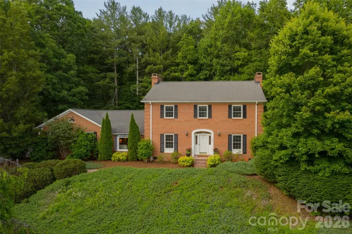 Welcome to 425 Sondley Woods Place!