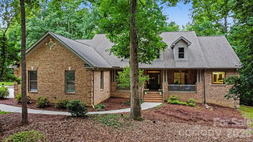 Stately brick ranch/bsmt home on 1.77 gorgeous acres!