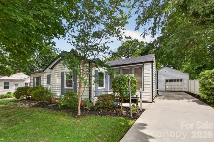 Welcome to 2225 Ashley Rd!